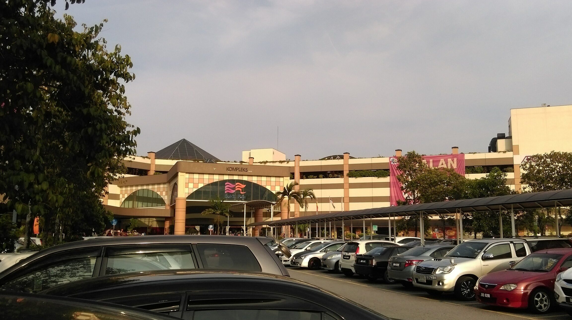 aeon bukit raja