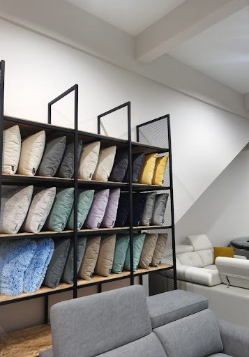 Renzol Furniture - Pekan Nanas