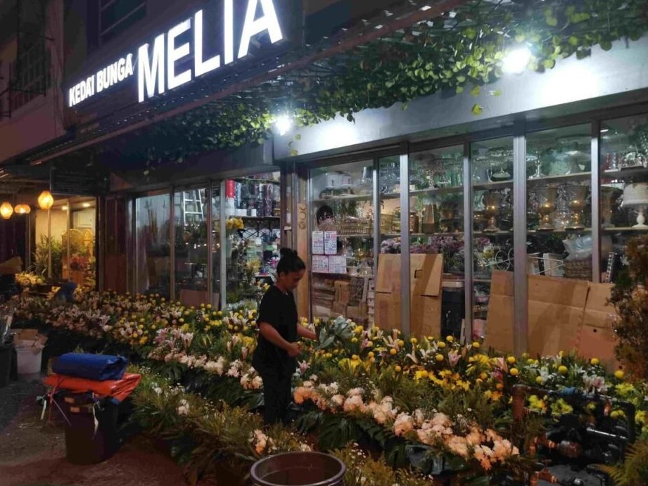 kedai perabot bunga melian