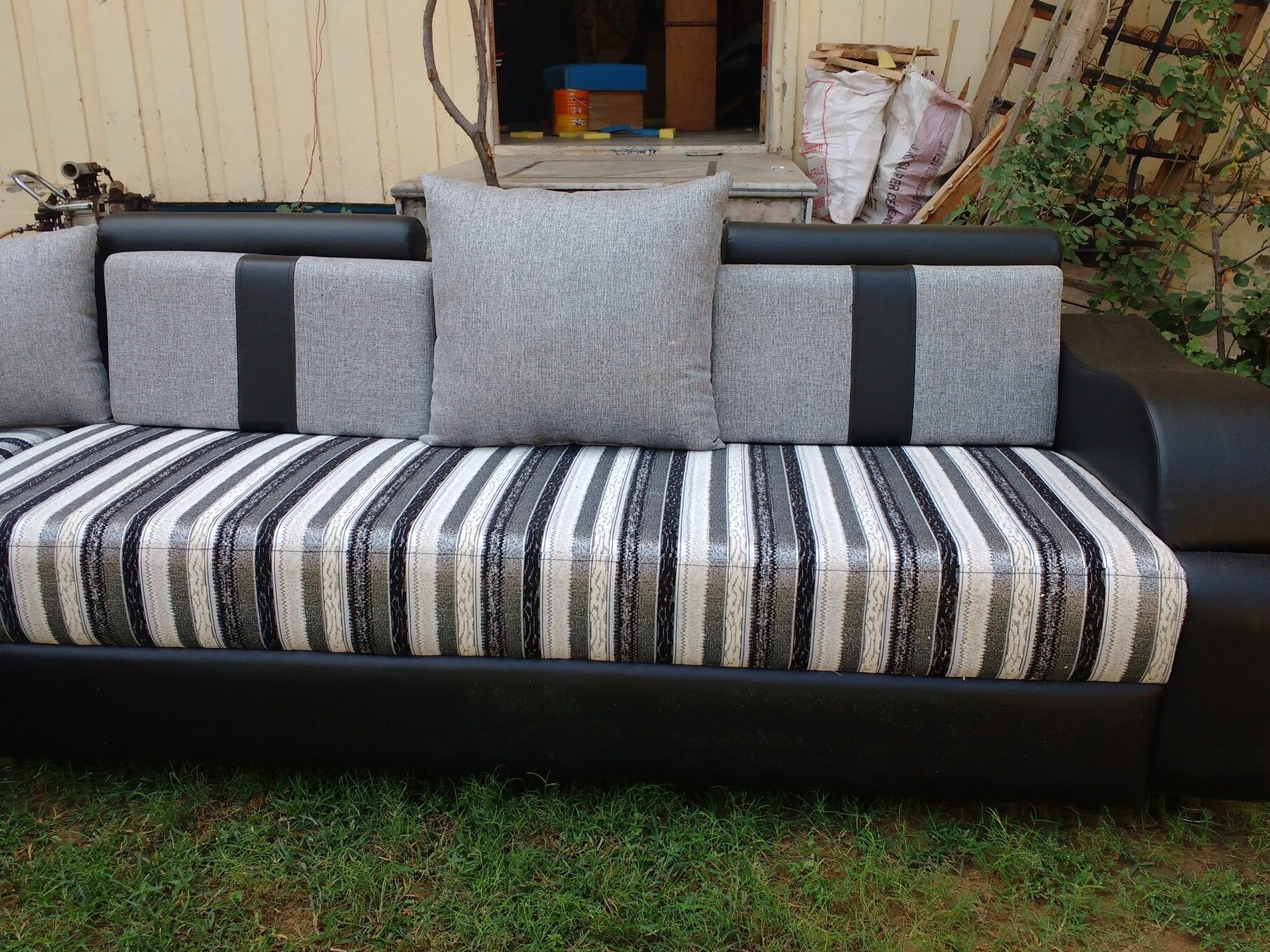le furnitureparit raja
