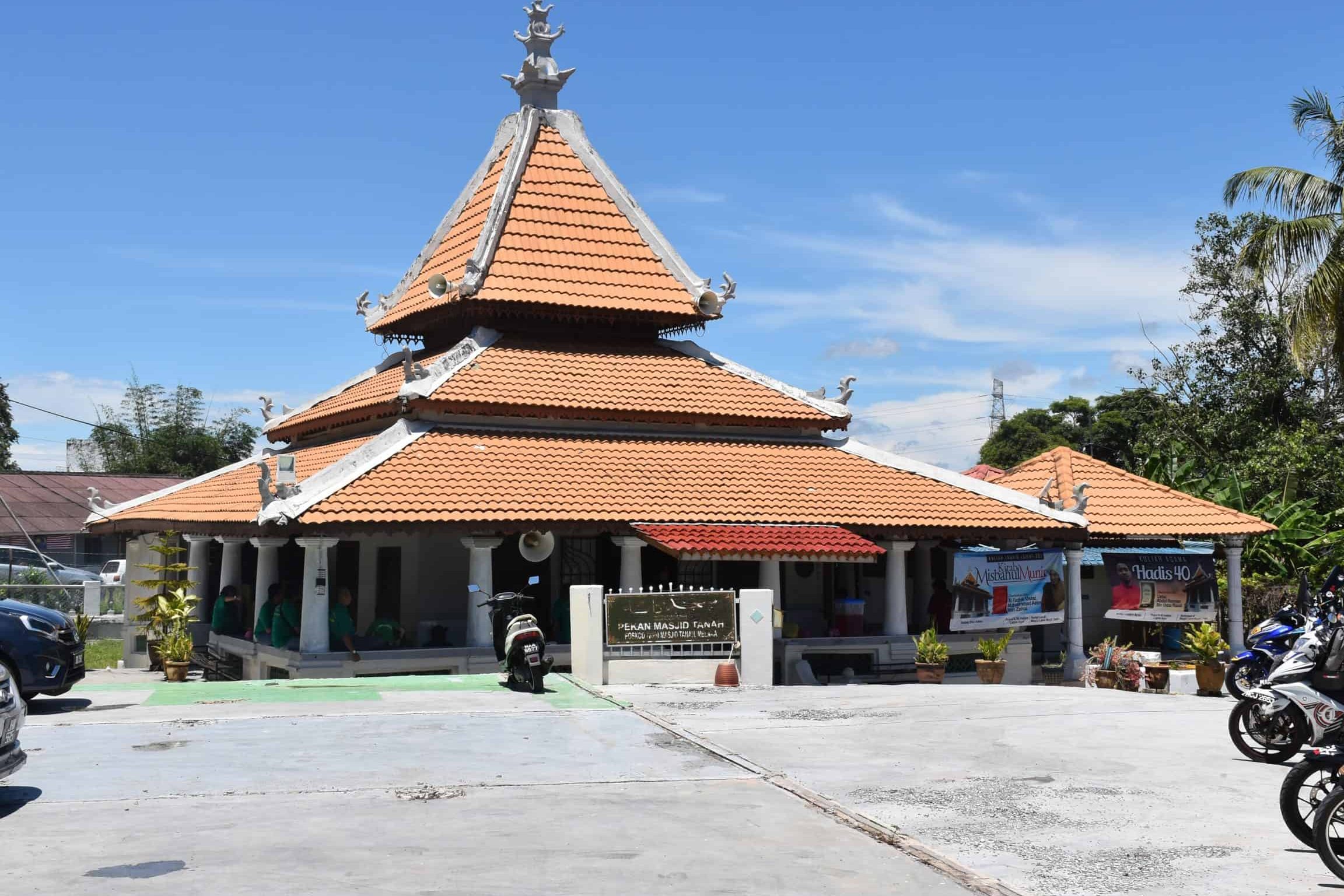 pekan masjid tanah